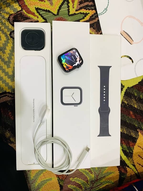 Apple watch series 4 (44MM) 0