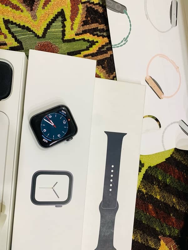 Apple watch series 4 (44MM) 1