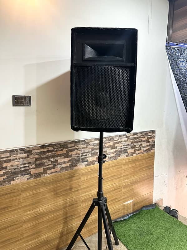 15 Inch SP2 Speakers for sell with Stands 2