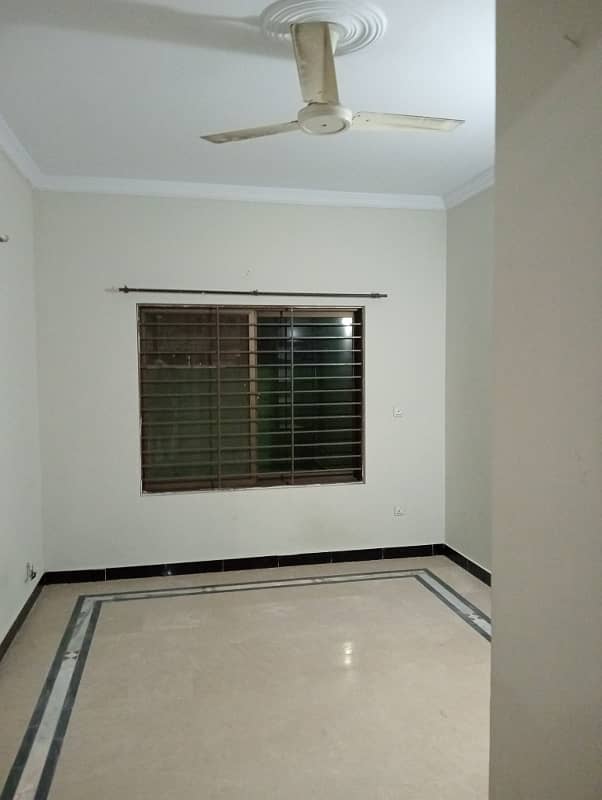 10marla 6beds DD TV lounge kitchen attached baths neat clean house for rent in G 13 3 islamabad 1