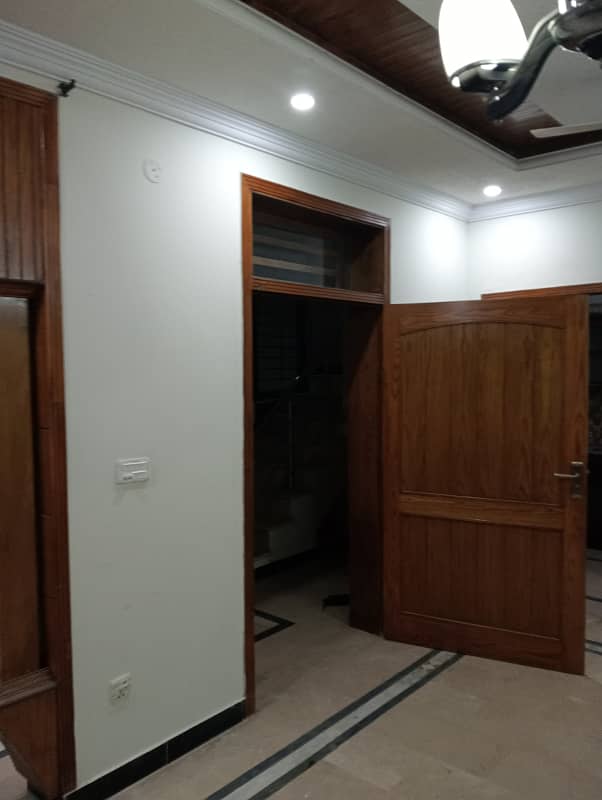 10marla 6beds DD TV lounge kitchen attached baths neat clean house for rent in G 13 3 islamabad 4