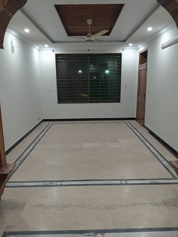 10marla 6beds DD TV lounge kitchen attached baths neat clean house for rent in G 13 3 islamabad 5