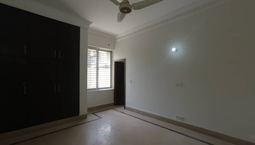 Gulberg Prime Location 1 Kanal House For Rent 14