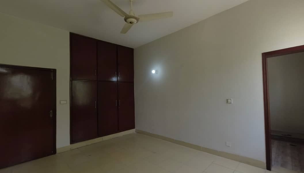 Gulberg Prime Location 1 Kanal House For Rent 15