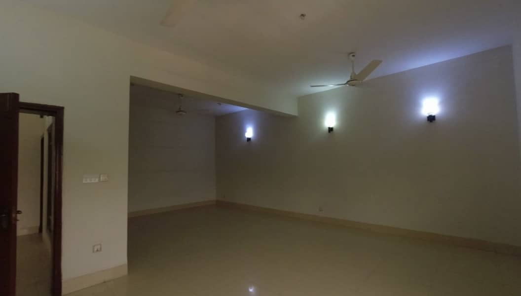 Gulberg Prime Location 1 Kanal House For Rent 22