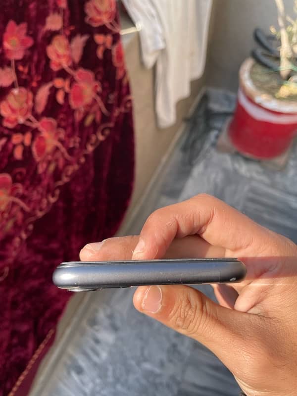 IPhone 11 128Gb PTA Approved 4