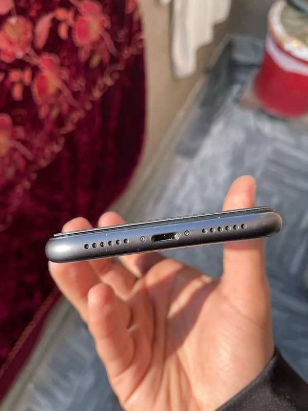 IPhone 11 128Gb PTA Approved 7