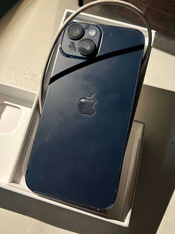 iphone 14 with box and cable 99% health 10/10 0