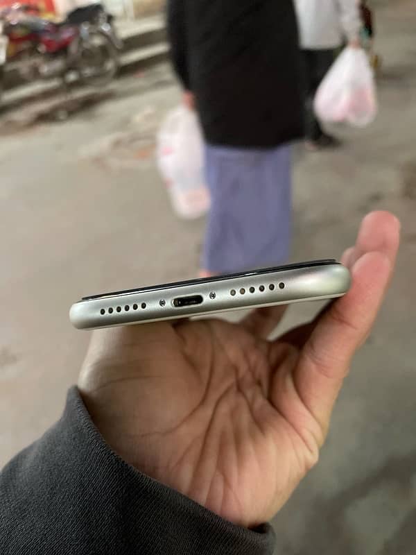 Iphone 11 128 GB Pta approved 3