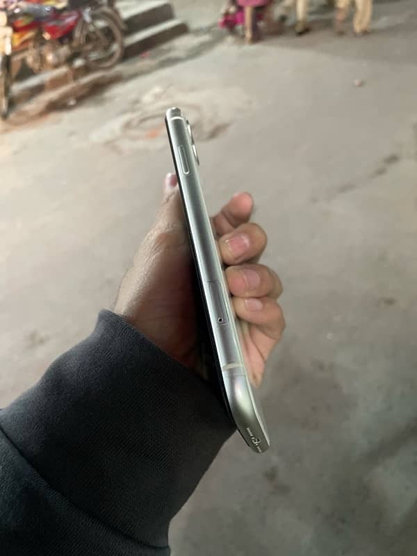 Iphone 11 128 GB Pta approved 5