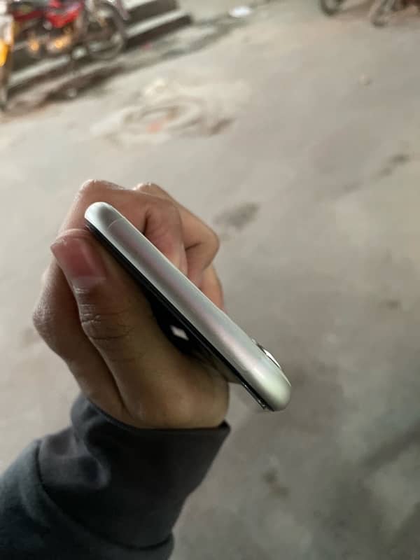 Iphone 11 128 GB Pta approved 6