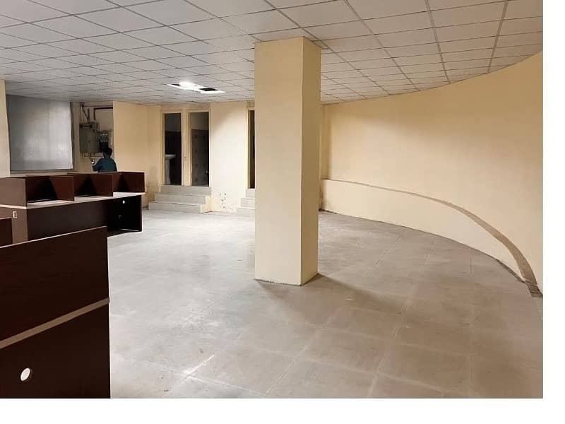 Area 1200 square Feet Brand New Corporation Office Available For Rent in Main Boulevard Road Gulberg 3 Lahore 6