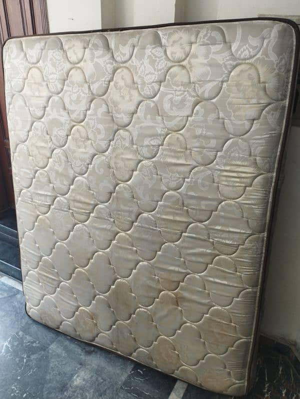 Queen size spring mattress 1