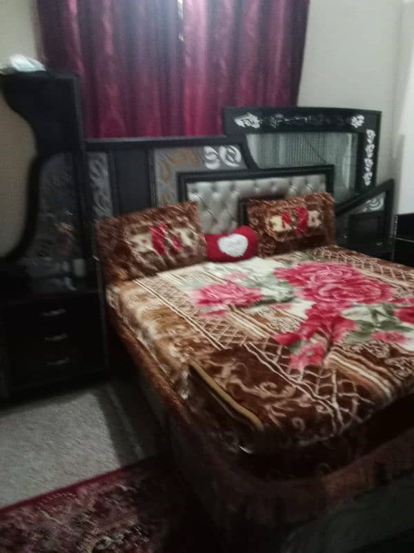 bed set and dressing almari 1