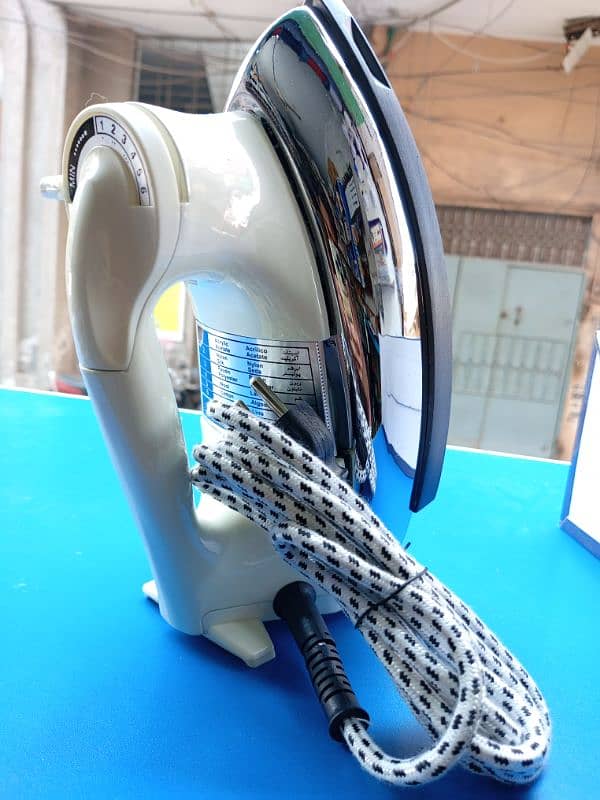 Smuff Electric Iron 1