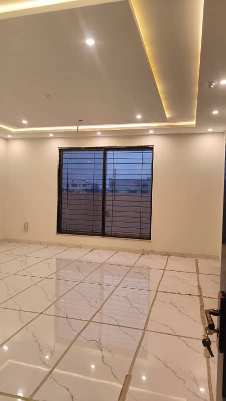 1 Kanal House Available For Rent 8