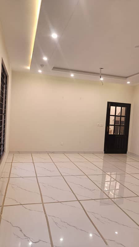 1 Kanal House Available For Rent 0