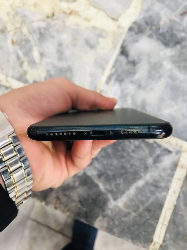 I phone 11 pro max 256 Gb Non Pta water Pick 5