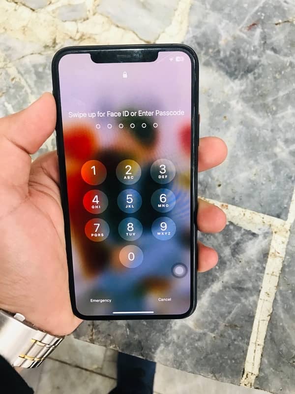 I phone 11 pro max 256 Gb Non Pta water Pick 6