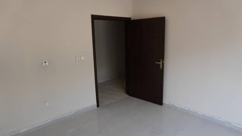 2 BED ROOM APARTMENT NON FURNISHED IN BAHRIA TOWN LAHORE 8