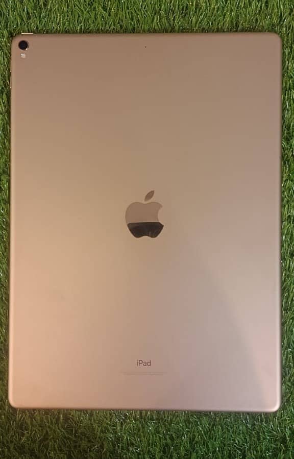 iPad Pro 12.9" 2nd Gen 2017 64GB Mint Condition 2