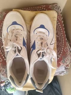 new shoes hy sirf 2 bar wear kiye hy