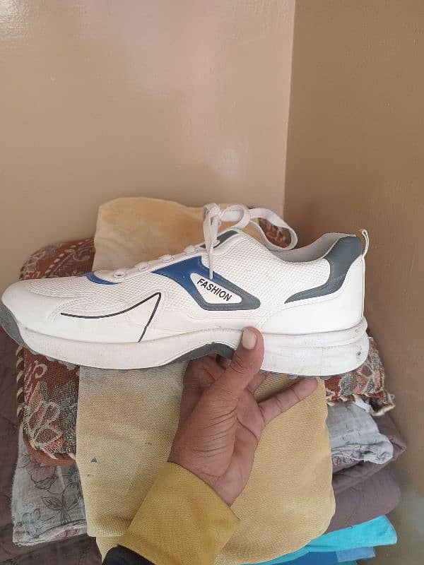 new shoes hy sirf 2 bar wear kiye hy 2