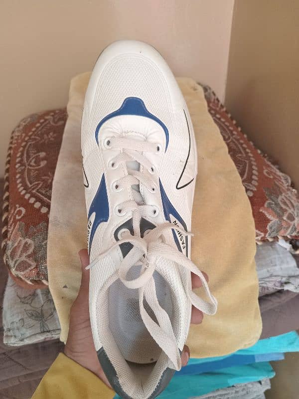 new shoes hy sirf 2 bar wear kiye hy 3