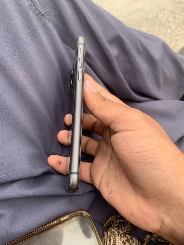 iphone 11 , 64GB , Non PTA , 10/10 condition 1