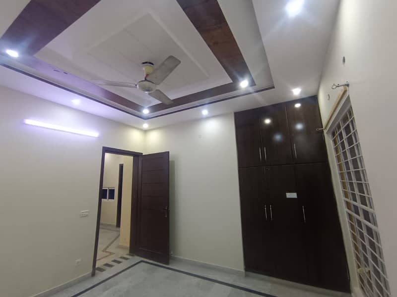 10 Marla brand new lower portion available for rent in TiP 2 housing society Lahore bijli Pani available 2