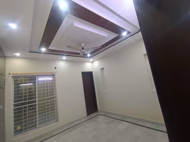 10 Marla brand new lower portion available for rent in TiP 2 housing society Lahore bijli Pani available 3