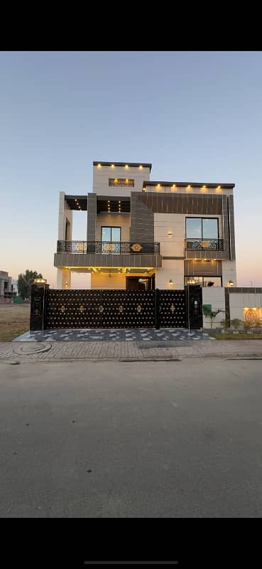 10 Marla Beautiful Solid Owner Build House For Sale 0