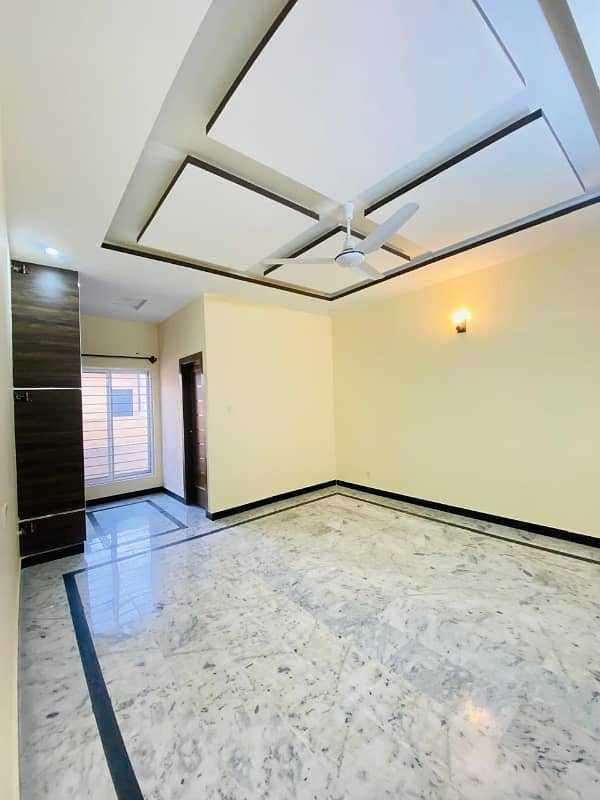 Beautiful upar portion for rent 11