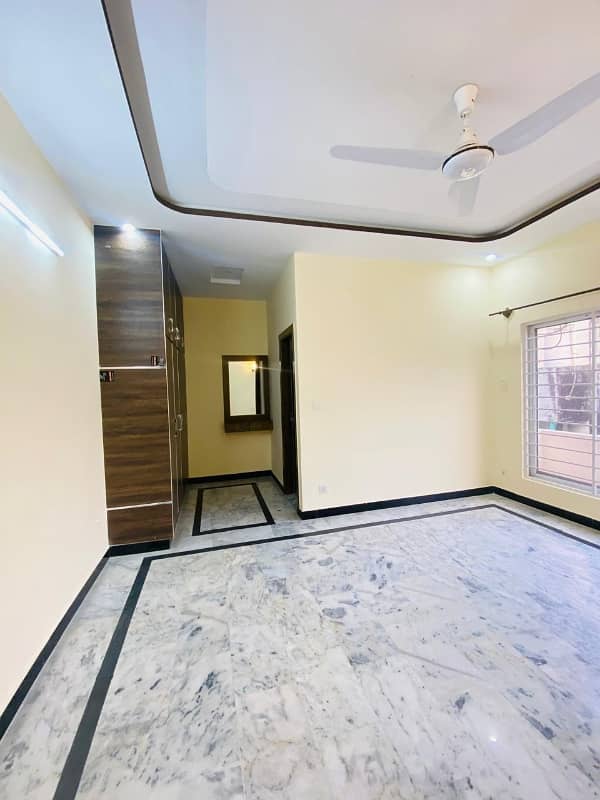 Beautiful upar portion for rent 12