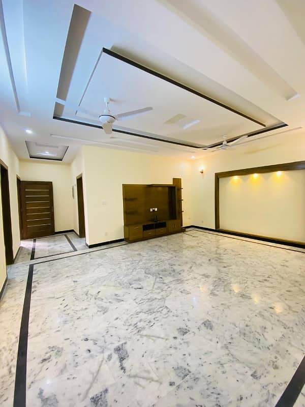 Beautiful upar portion for rent 15