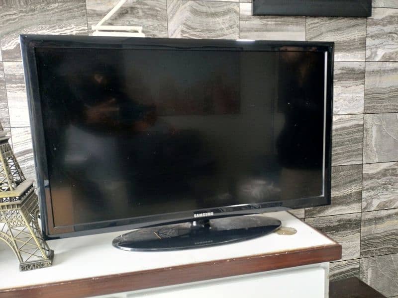 43" SAMSUNG HD LED 10/10 7