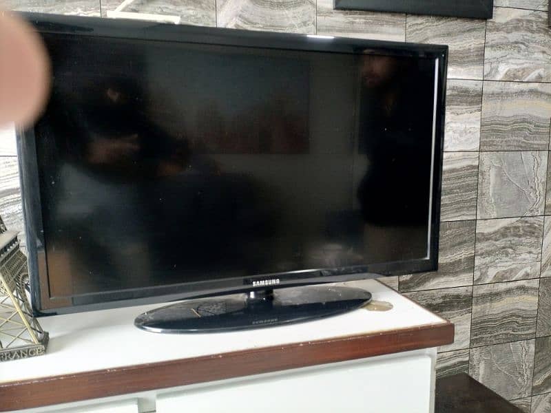 43" SAMSUNG HD LED 10/10 8