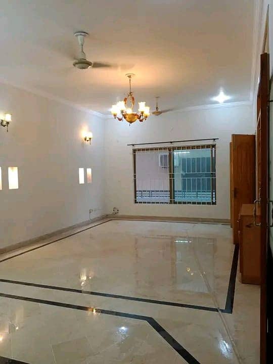 BEAUTIFUL HOUSE FOR RENT WITH GAS,WATER, ELECTRICITY IN PARAGON CITY 3