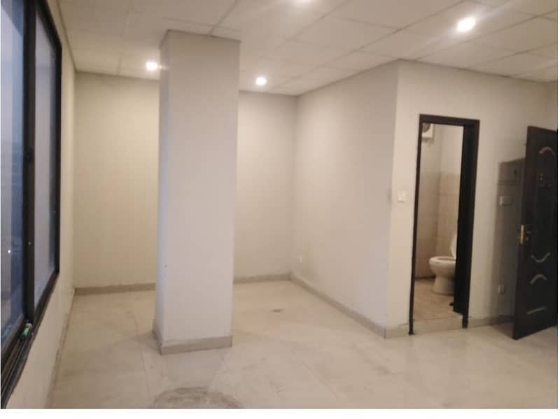 Area 330 Square Feet Office Available For Rent Real Pictures In Main Boulevard Road Gulberg 3 Lahore 5