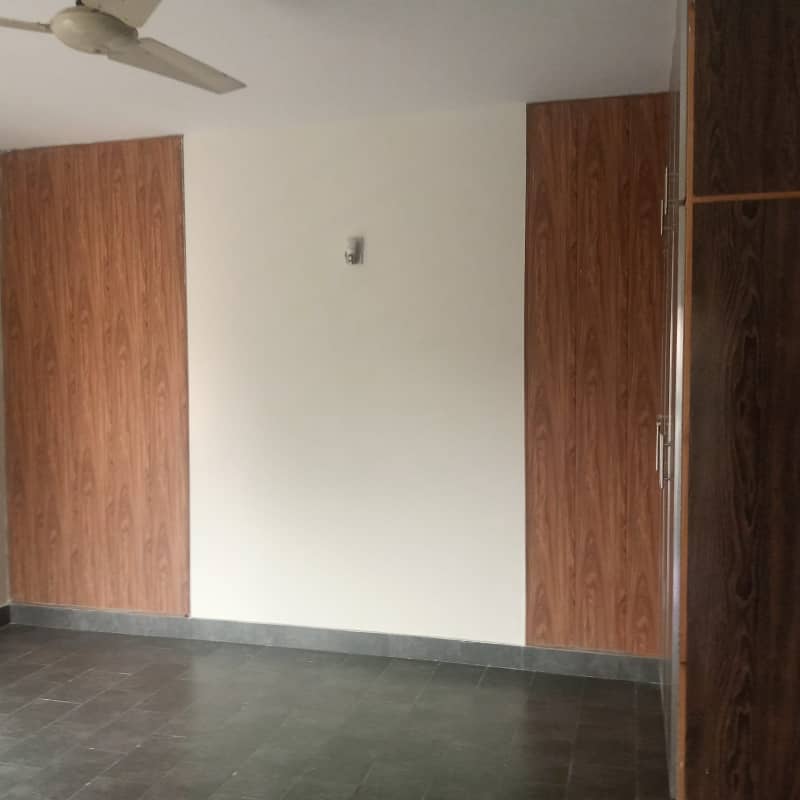 Luxury 8 Marla Upper Portion Available For Rent In Ali Block Bahria Town Lahore 0