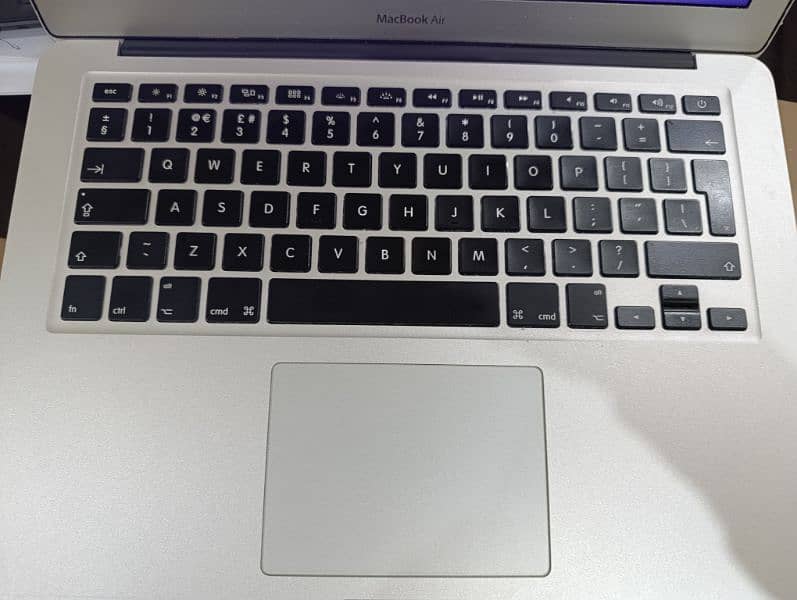 Macbook Air (13-inch) 2017 1