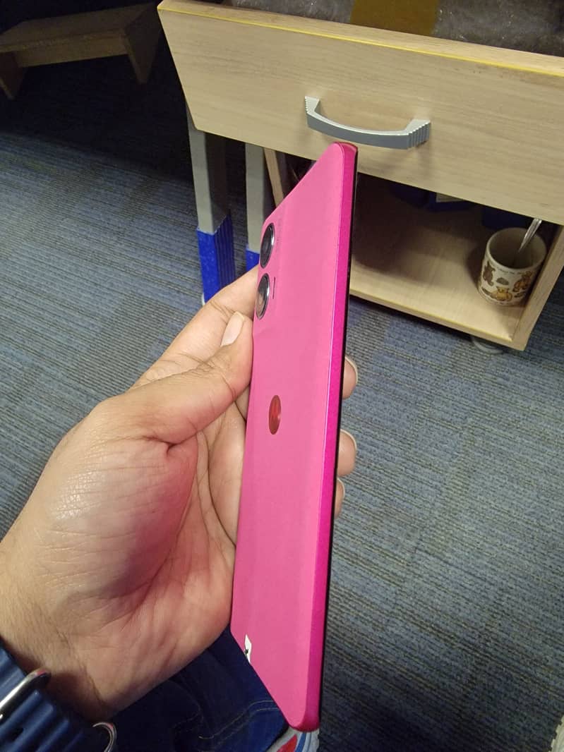 Motorola Edge 50 Fusion (Pink) 1