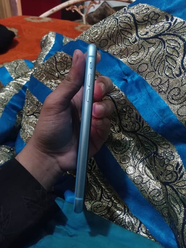 iphone XR WATER PACK 10/10 condition 4