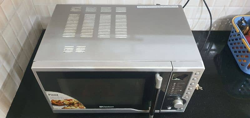 microwave oven Dawlance same like new 10/9.5 condition 3