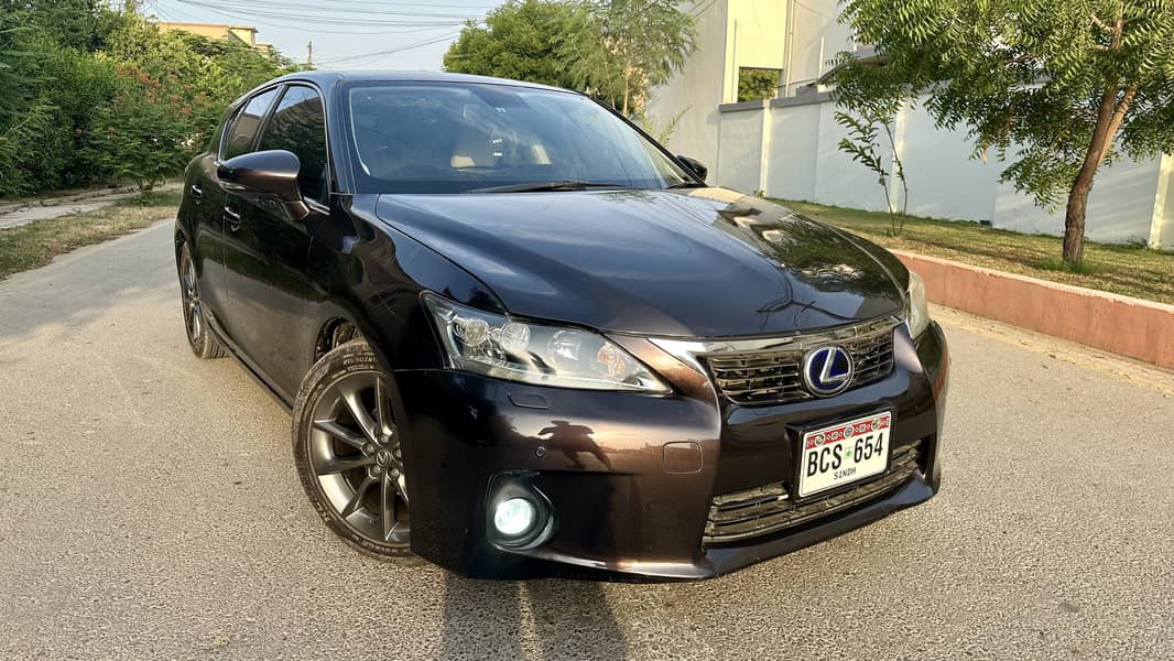 Lexus CT200H Hybrid in original condition 1