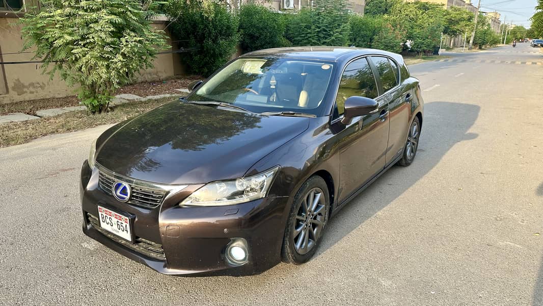 Lexus CT200H Hybrid in original condition 2