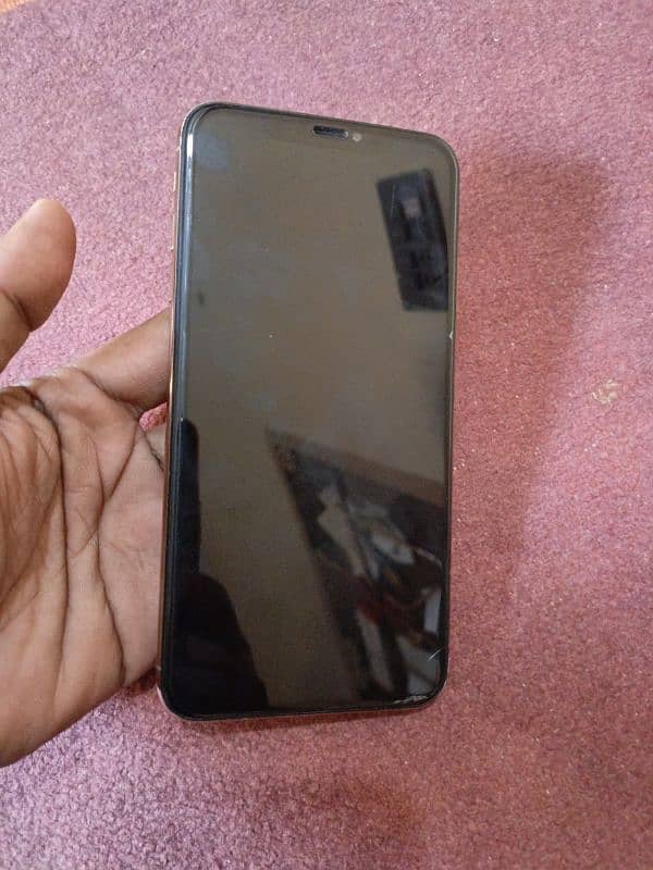 I phone XS Max Golden Colour Good Condition 2