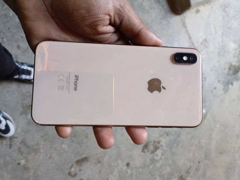 I phone XS Max Golden Colour Good Condition 4