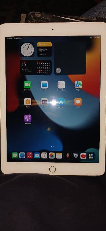 i pad 5th generation 32 Gb 10/10 condition Came from USA 1