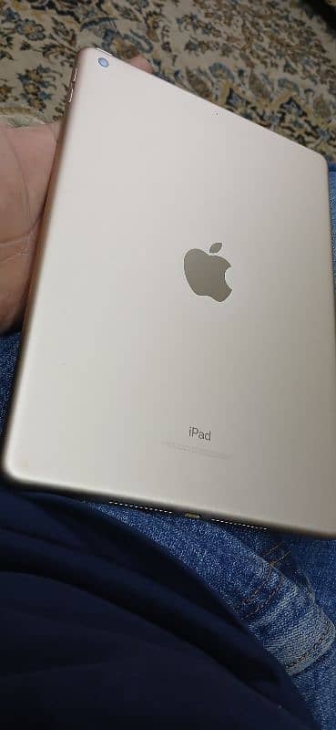 i pad 5th generation 32 Gb 10/10 condition Came from USA 2